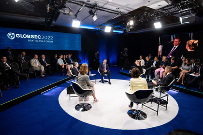 Sécurité & défense européenne :  Forum GLOBSEC et Sommet de la Communauté politique européenne.