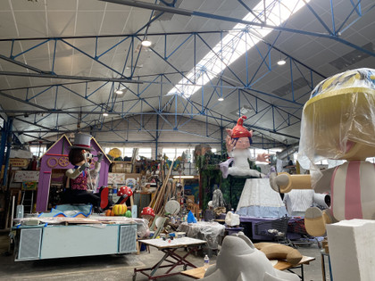 Les bénévoles du carnaval se préparent à la grande fête