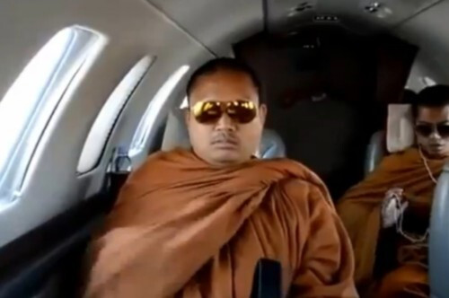 Épisode Où peut-on trouver un monastère chic ? de l'émission Service de Traitement des Requêtes Urgentes - ancienne émission