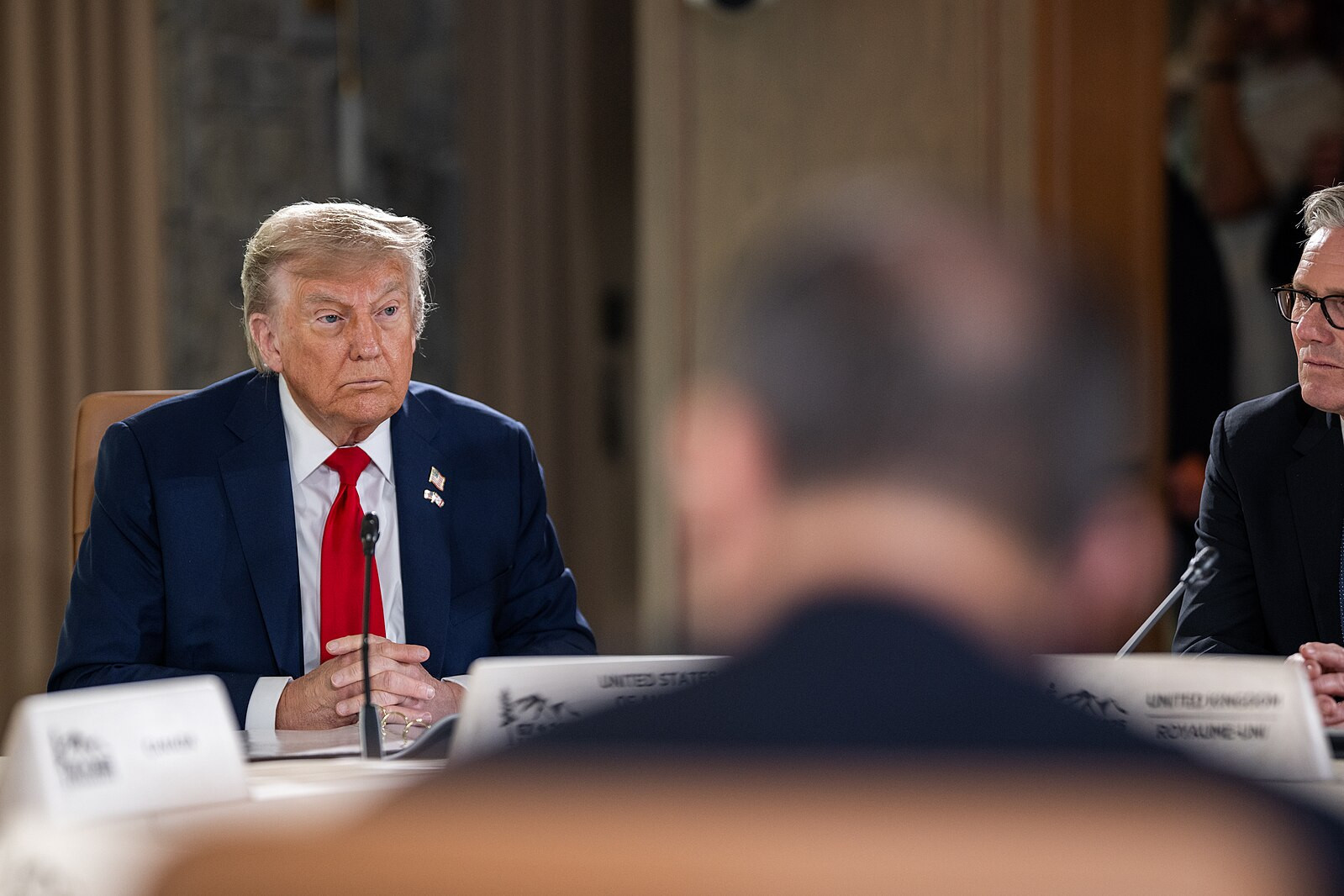 © The White House - Daniel Torock (Le président Donald Trump participe à la première session du sommet du G7, le lundi 16 juin 2025, à Kananaskis, Alberta, Canada.) Cruelle déception