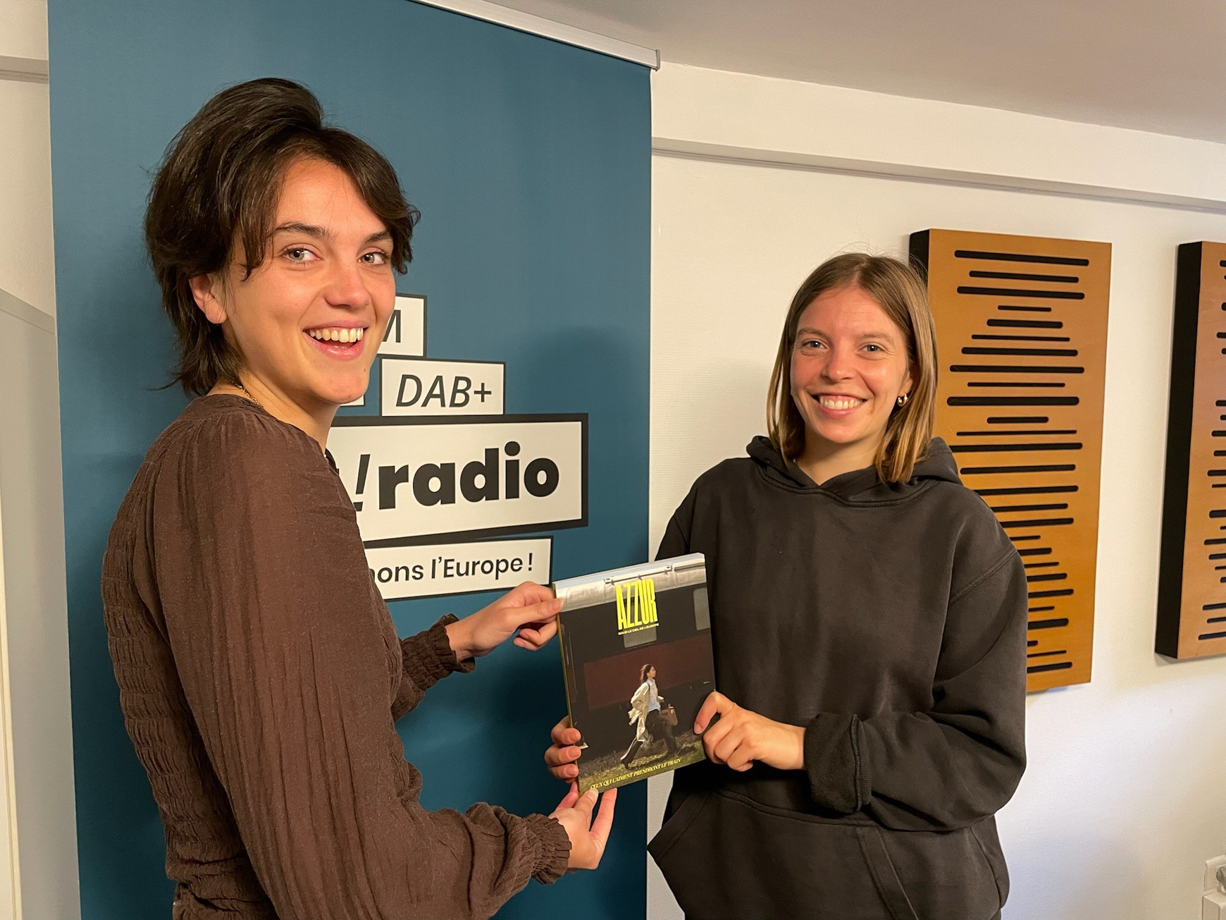 Solena Lefeuvre (à gauche) et Camille Buonanno, deux des créatrices d'Azzur Azzur, une nouvelle revue sur la vie des européen·nes