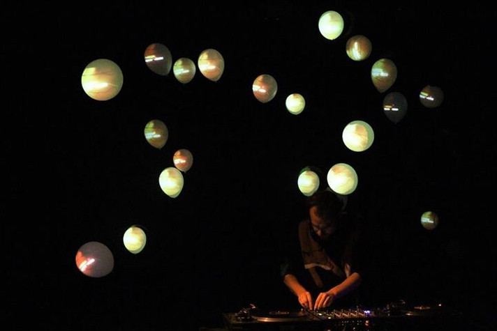 Épisode [BROUILLAGE] Sieste sous les pommiers, en direct d... de l'émission Émissions spéciales