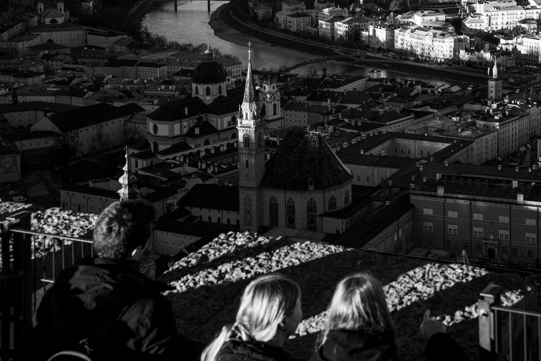 Photo de Jeffrey Zhang sur Unsplash Le Poids de l'Histoire