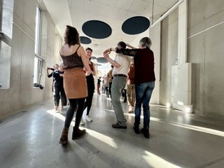 Connaissez-vous la danse suédoise ?