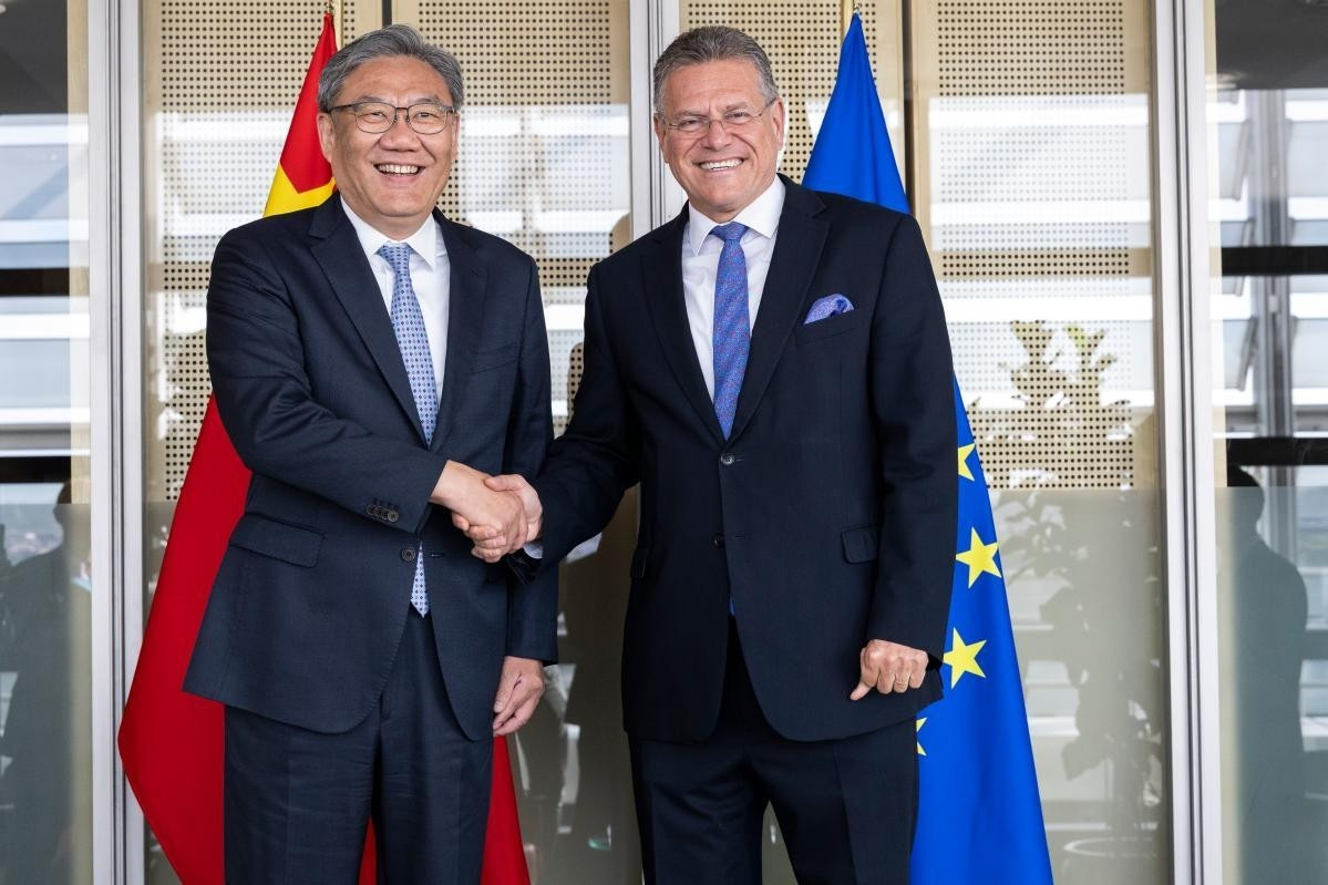 Le 29 juin 2026, le commissaire européen chargé du Commerce, de la Sécurité économique, des Relations interinstitutionnelles et de la Transparence (à droite), a reçu le ministre chinois du Commerce (à gauche). © Union Européenne, 2026 UE-Chine : un automne décisif