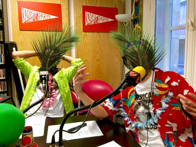 Épisode Tropical Club : Plage #1 de l'émission Naufrage à Waikiki