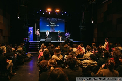 Traduire en temps de guerre en Europe ( 1939 - 1945 )