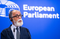 Avec le Kids Act, l'Europe veut responsabiliser les plateformes : entretien avec l'eurodéputé italien Sandro Ruotolo