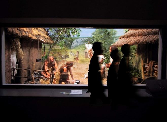 Épisode LPQR : ”C’est du passé… n’en parlons plus ?” de l'émission Les Pierres Qui Roulent