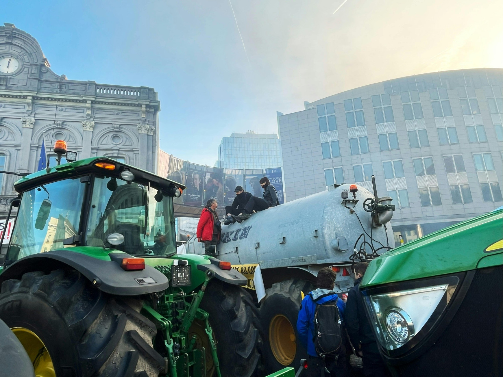 Photo de Ieva Brinkmane: manifestation d'agriculteurs à Bruxelles. À Bordeaux, les agriculteurs mobilisés contre l'accord UE-Mercosur