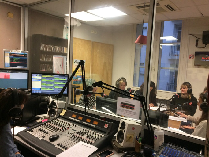 Épisode "En attendant Hervé", l'émission des étudiantes de... de l'émission Les Petites Ondes