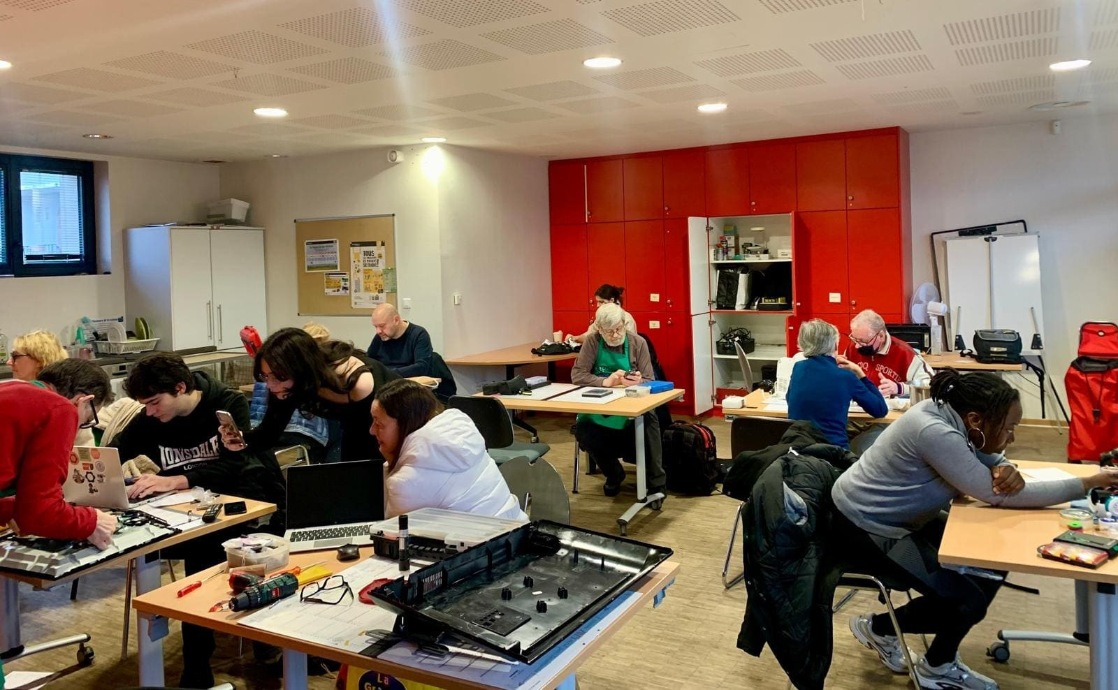 Repair Café au Centre Social et Culturel d'Ostwald, le 19 janvier 2026. © Antoinette Benoit Au Repair café : des objets sauvés, des habitudes questionnées