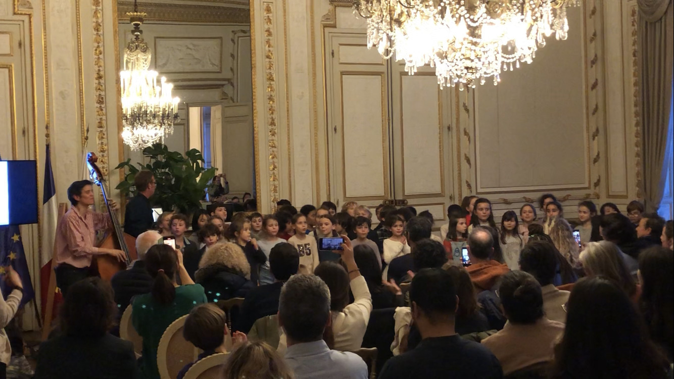 © Ville de Bordeaux. L'évènement "Langues enchantées", à l'hôtel de ville de Bordeaux. Février 2024. Langues enchantées : un concert plurilingue par des élèves de CE1-CE2