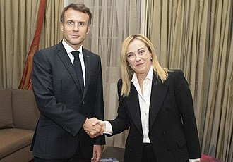 © Governo Italiano (Le président français Emmanuel Macron  en compagnie de Giorgia Meloni, la présidente du conseil italien, lors d’une rencontre informelle à Rome le 23 octobre 2022 après son élection le 22 octobre 2022.) Aujourd'hui en Europe - 5 juin