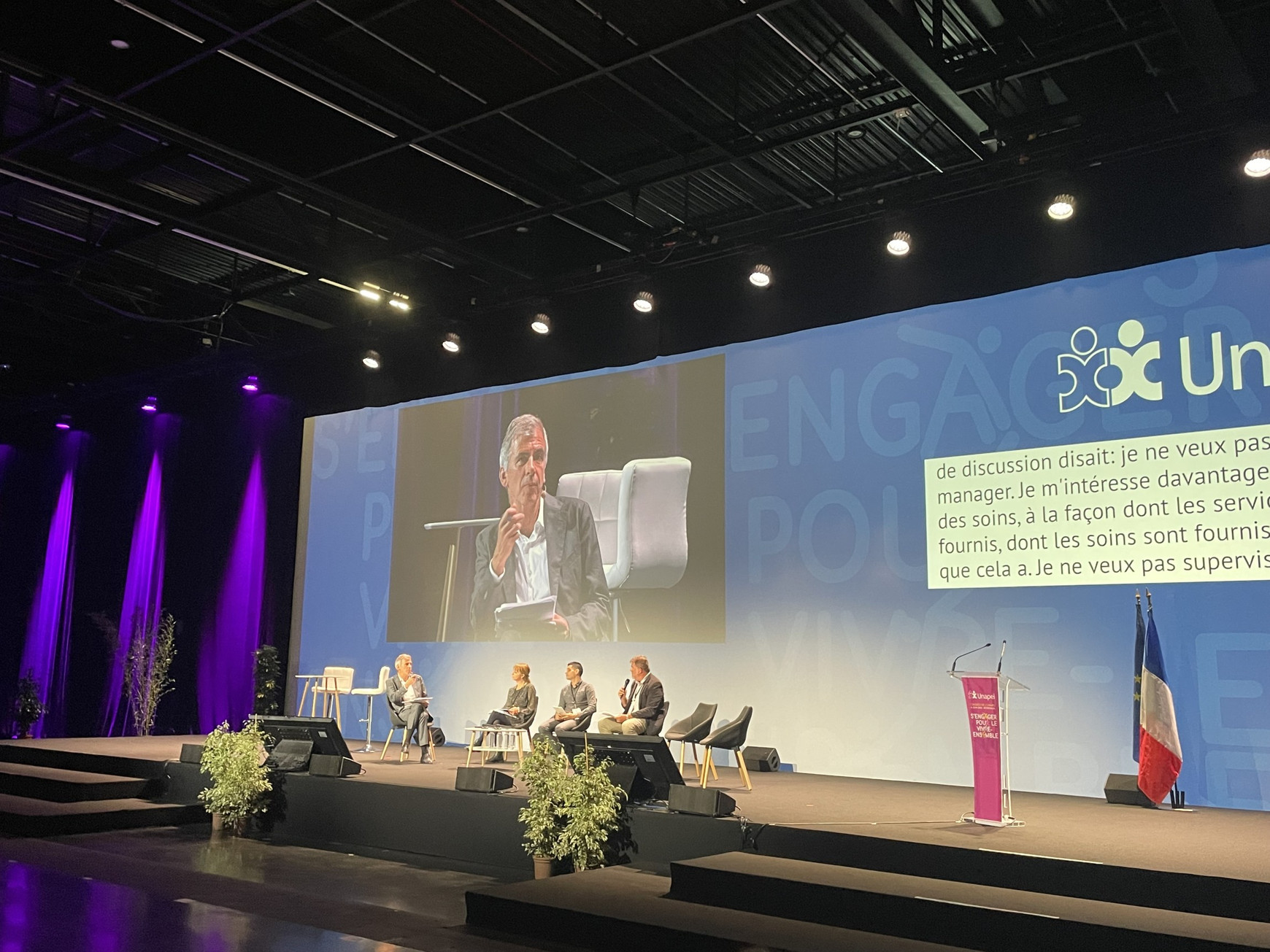 Table ronde sur la question des institutions européennes et internationales lors du Congrès de l'UNAPEI à Bordeaux le 3 juin 2026© Camille Buonanno. Au congrès de l'UNAPEI à Bordeaux se pose la question de la place des aidants en Europe