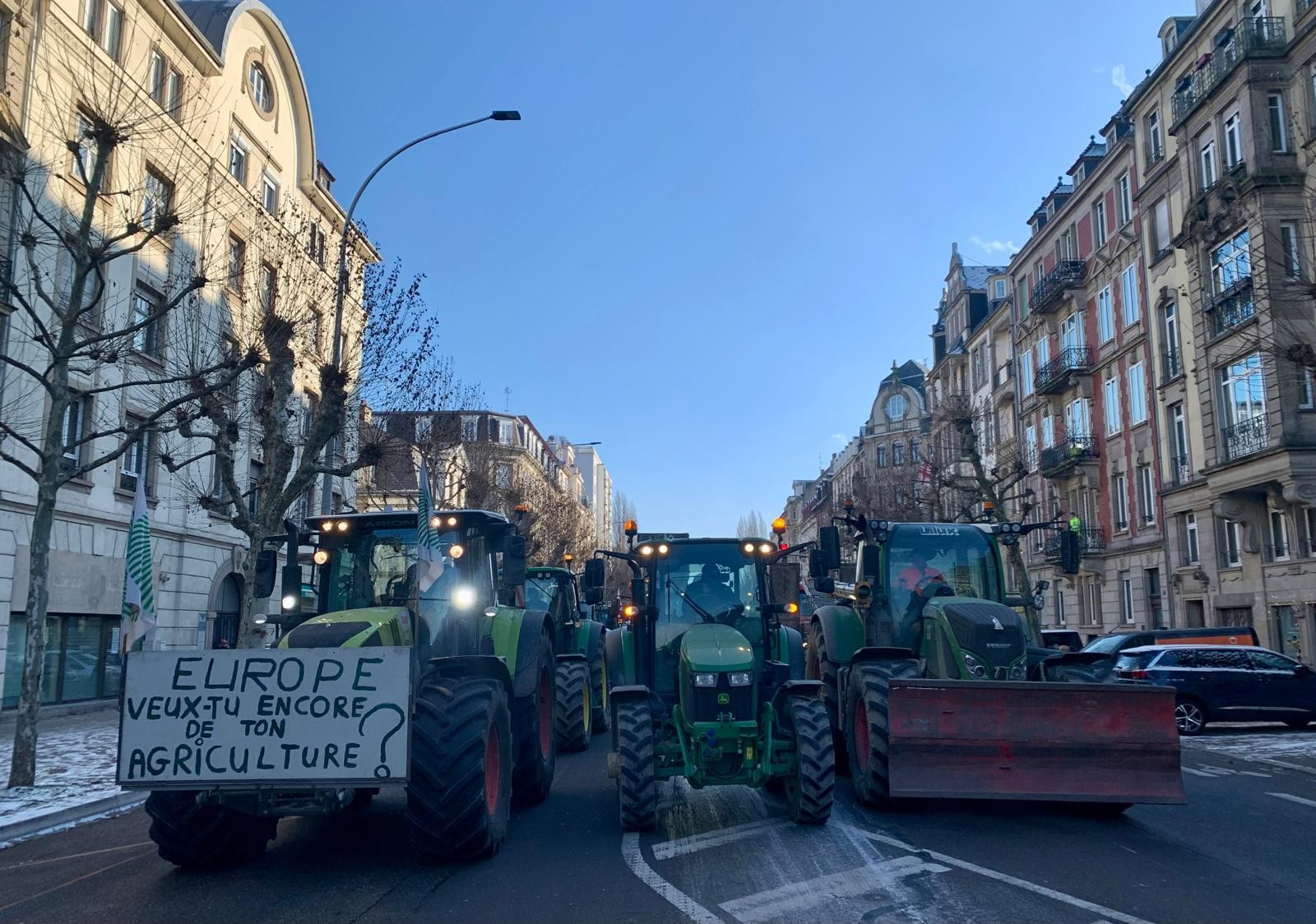 Des tracteurs bloquent l'Avenue des Vosges à Strasbourg, le 7 janvier 2025.© Antoinette Benoit Crise agricole : les agriculteurs alsaciens face au Mercosur