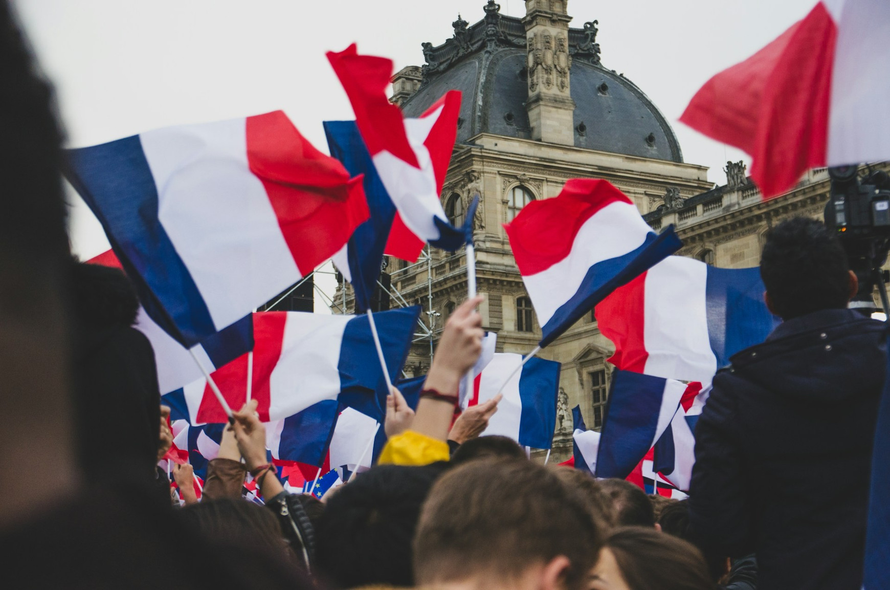 Photo de Alice Triquet sur Unsplash L’heure des prémisses : gauche-centre