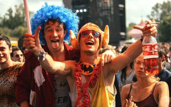 Épisode Comment survivre au festival de Dour ? Ep 3 : Le f... de l'émission Service de Traitement des Requêtes Urgentes - ancienne émission