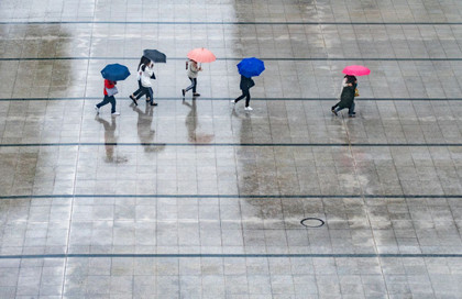 Quelqu'un a-t-il un parapluie ?...
